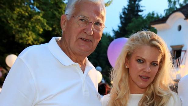 Ex-Manager Veit Schalle feierte mit Freundin Sandra Alexandra Jeff auf Schloss Leonstain