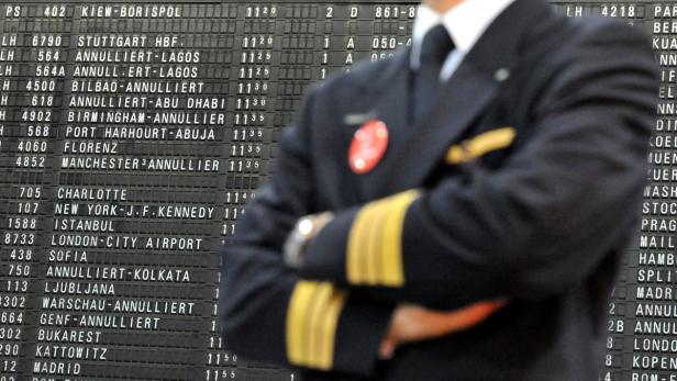 Eigentlich sind die Österreicher ziemliche Verkleidungsmuffel. Von Pilotenuniformen allerdings - egal ob als Faschingskostüm oder als echte Arbeitskleidung - seien viele Frauen begeistert, heißt es bei einer Partneragentur