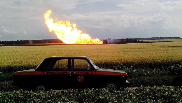 UKRAINE GAS EXPLOSION Explosion der Urengoj-Pomari-Uschgorod-Leitung in der Ukraine: Augenzeugen sprachen von einer rund 200 Meter hohen Flamme.