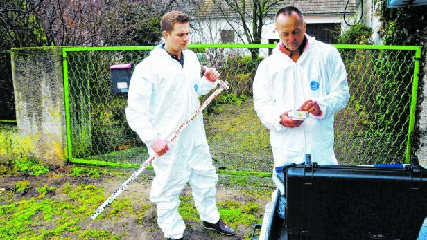 Tatort-Spezialisten bei der Spurensicherung in Pyhra