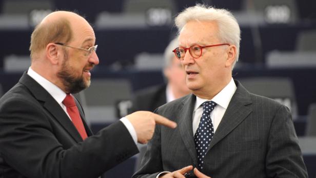 Martin Schulz (li.) folgt am Mittwoch Hannes Swoboda als Fraktionschef der Sozialdemokraten im EU-Parlament – zunächst vorübergehend.