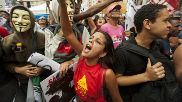 Rio: Großdemo gegen neues Ölgesetz