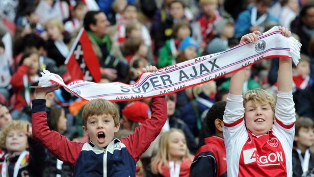 Alkmaar schlägt Ajax vor 20.000 Kindern