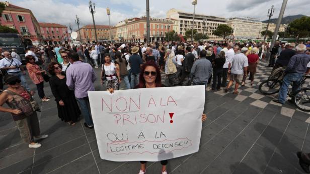 Demonstration in Nizza: &quot;Nein zum Gefängnis, legitimiert Selbstverteidigung!&quot;