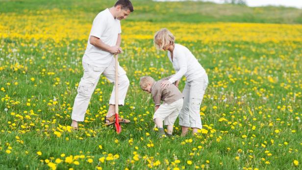 familie beim spatenstich