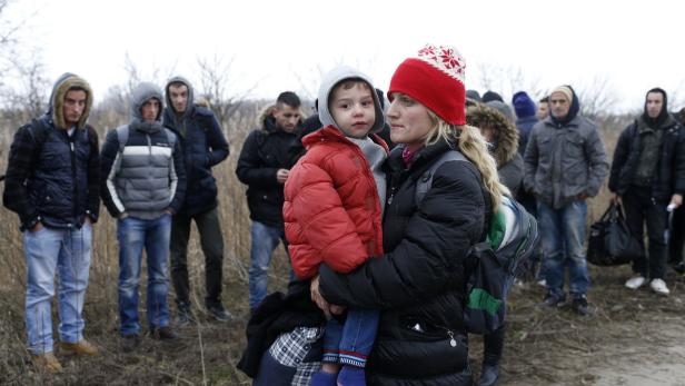 Trotz strengerer Polizeikontrollen treffen noch immer jeden Tag Hunderte kosovarische Migranten in Ungarn ein.