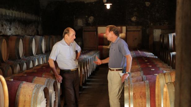 Martin Walker (re.) mit dem Besitzer des Weingutes Chateau Tiregand, einem Nachkommen von Antoine de Saint-Exupéry