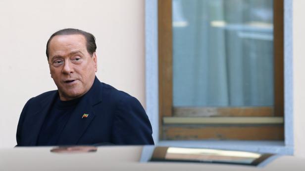 Berlusconi liegt wohl ein Angebot auf dem Tisch vor, der Politiker will dies aber nicht zugeben.
