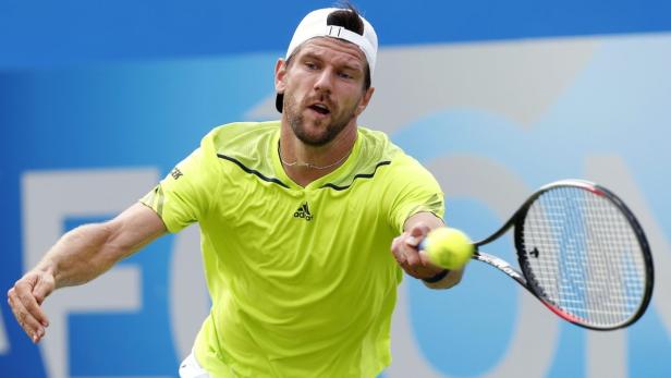 Austria's Melzer returns the ball during his men's Jürgen Melzer zeigt sich in guter Verfassung.