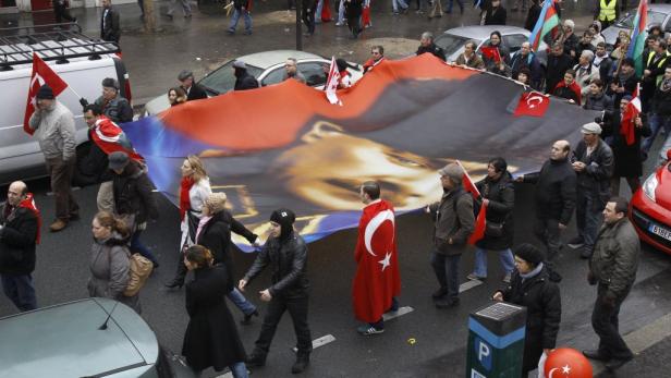 Paris-Ankara: Eklat um Völkermord-Gesetz