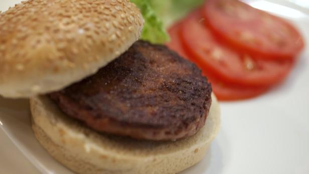 Der Burger aus den Stammzellen eines Rindes hat 300.000 Euro gekostet.