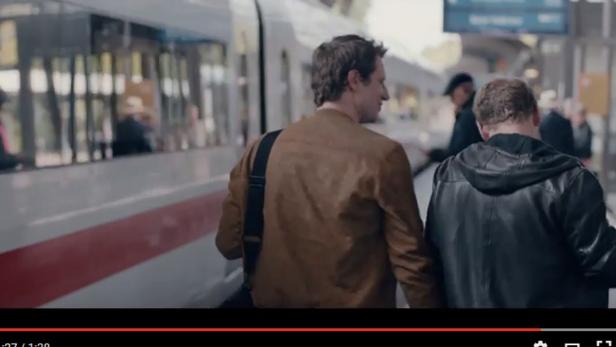 Deutsche Bahn wirbt mit schwulem Fußballer-Paar