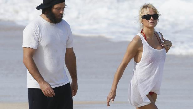 Pamela Anderson schmeißt ihren Mann aus Villa