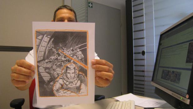 Zwei in einem: Der Mann auf und hinter der Zeichnung ist ein Experte für Science Fiction