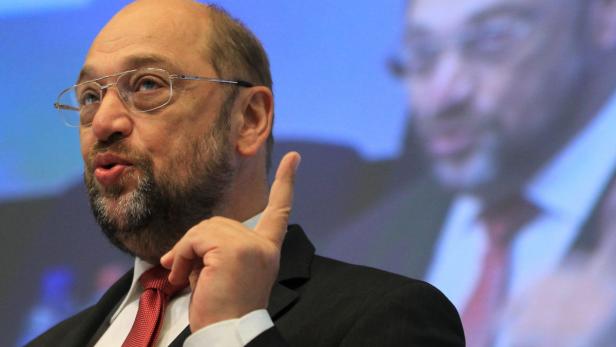Martin Schulz gestikuliert während einer Rede.