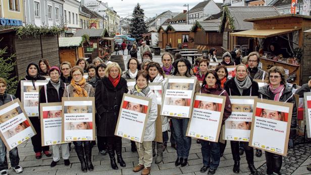 Stiller Protestzug gegen Gewalt an Kindern und Frauen