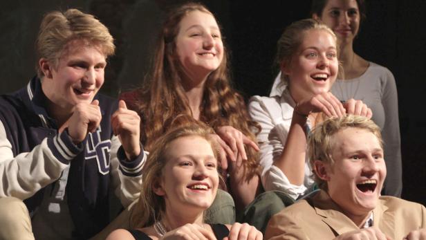 JugendTheaterTreffen der Jungen Burg, 8 Väter von Tina Müller, Theaterwalz, Wiener alternatives Lernzentrum