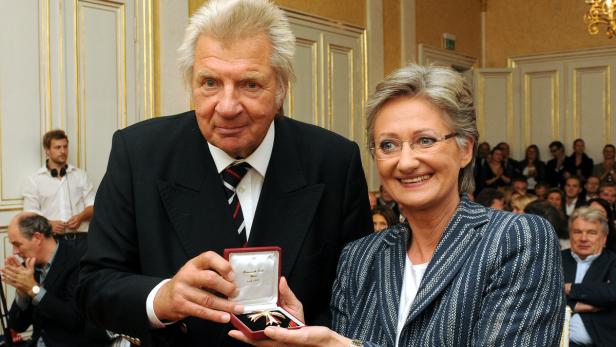 2012 erhielt er das &quot;Österreichisches Ehrenkreuz&quot;