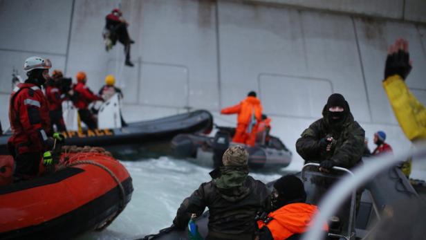 Greenpeace veröffentlichte Fotos von der Erstürmung durch Soldaten