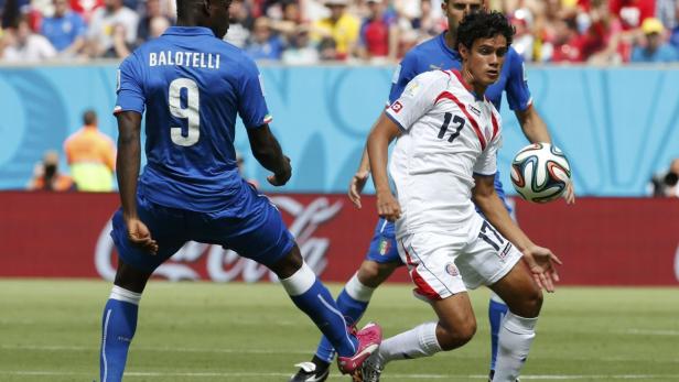 Bereits vor Anpfiff des Spiels gegen Costa Rica hatte sich Mario Balotelli wieder einmal selbst in den Mittelpunkt gerückt.