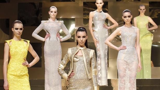 Versace: Viel Gold, Glanz und Glamour
