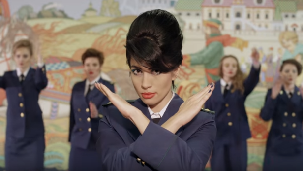 Neues Video von Pussy Riot: Gayropa und viel Korruption