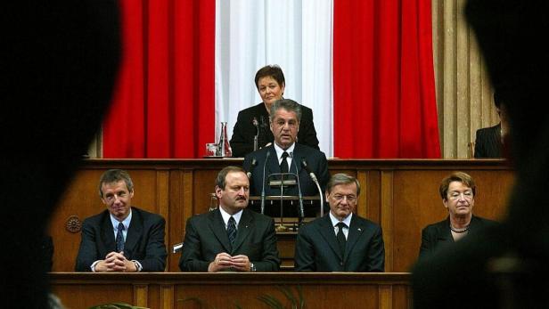 Gedrückte Stimmung nach Klestil-Tod bei Fischers Angelobung im Parlament.