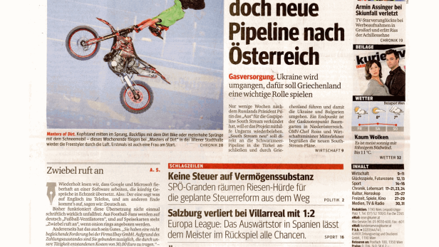 Ein Mann macht einen Stunt mit einem Dirtbike bei der „Masters of Dirt“-Veranstaltung.