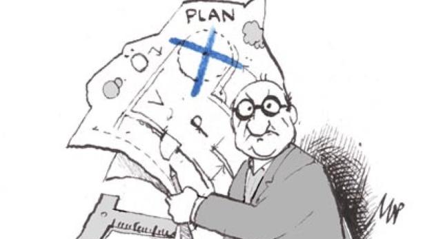 Ein Mann mit Brille hält einen Plan mit einem blauen Kreuz und ein T-Lineal.