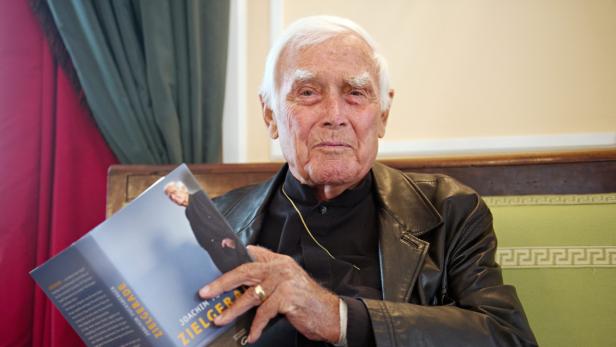 GERMANY LITERATURE Film- und Fernsehlegende Joachim Fuchsberger