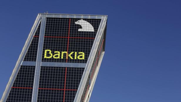 Das Bankia-Gebäude in Madrid mit dem Logo eines Eisbären.