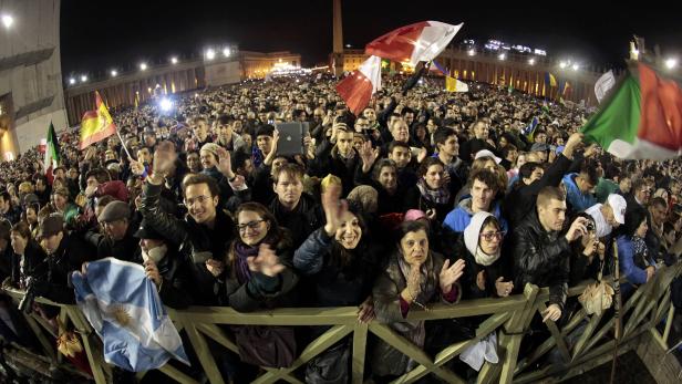 Faithful cheer as newly elected Pope Francis I, Ca