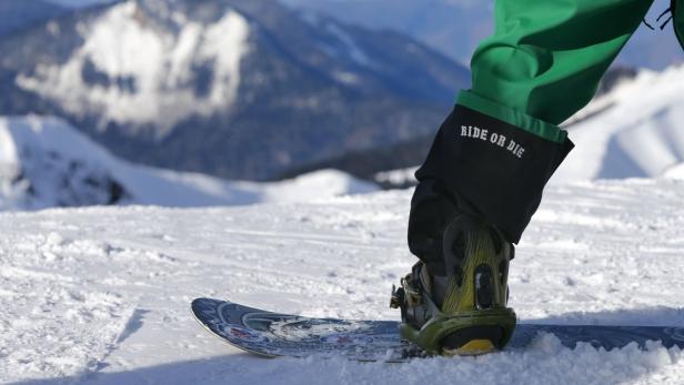 A snowboarder gets ready for a training ride at &quot;Peak Rosa&quot; of Rosa Khutor, a venue for the Sochi 2014 Winter Olympics, near Sochi February 14, 2013. Although many complexes and venues in the Black Sea resort of Sochi mostly resemble building sites that are still under construction, there is nothing to suggest any concern over readiness. Construction will be completed by August 2013 according to organizers. The Sochi 2014 Winter Olympics opens on February 7, 2014. REUTERS/Kai Pfaffenbach (RUSSIA - Tags: BUSINESS CONSTRUCTION CITYSCAPE ENVIRONMENT SPORT OLYMPICS)