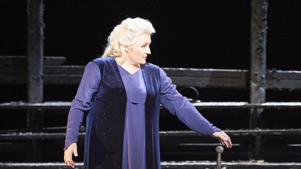 Voller Einsatz: Linda Watson ist die neue Isolde in einer öden „Tristan“-Inszenierung an der Staatsoper.