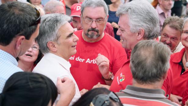 Werner Faymann und Michael Spindelegger absolvieren diese Woche einen wahren Wahlkampfmarathon. Es gilt, letzte Unentschlossene von der eigenen Partei zu überzeugen.