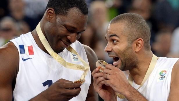 Da ist es, das Gold: Tony Parker (re.) führte sein Team zum ersten EM-Titelgewinn.