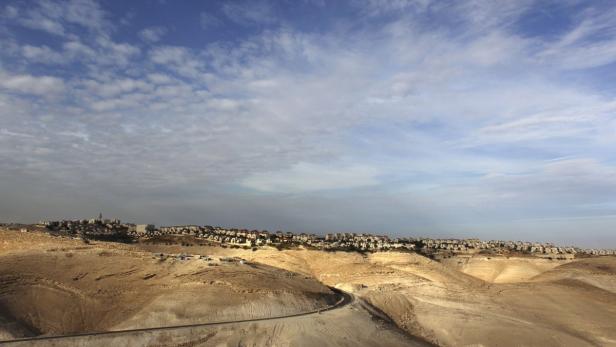 A view of the West Bank Jewish settlement of Maale Adumim is seen near Jerusalem December 3, 2012. Israel will not backtrack on a settlement expansion plan that has drawn strong international condemnation, an official in Prime Minister Benjamin Netanyahu&#039;s office said on Monday. REUTERS/Ammar Awad (WEST BANK - Tags: POLITICS)