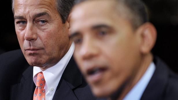 epa03473883 US President Barack Obama speaks at a bipartisan group of congressional leaders as Speaker of the House John Boehner (L) looks on in the Roosevelt Room of the White House in Washington, DC., USA, 16 November 2012. EPA/OLIVIER DOULIERY / POOL