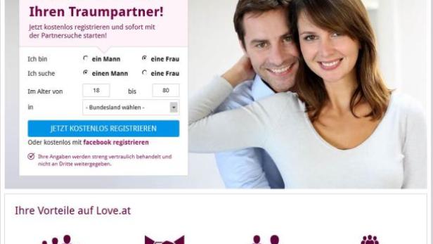 Ein Mann und eine Frau lächeln auf der Startseite von Love.at, einer österreichischen Partnerbörse.