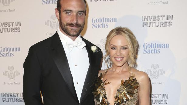 Kylie Minogue: Ist das ein Verlobungsring?