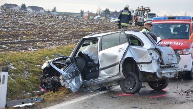 Verkehrsunfall bei Dobersberg forderte zwei Schwerverletzte