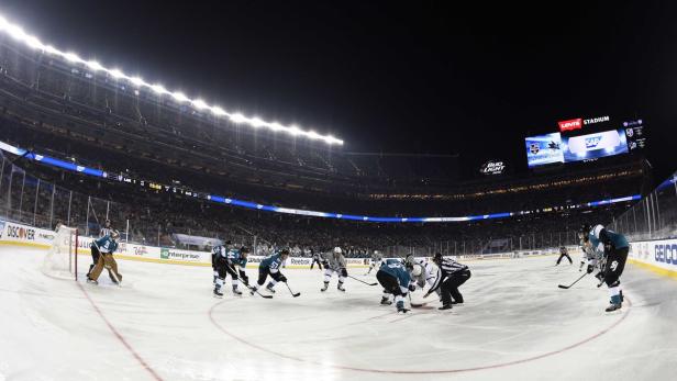 Das Eishockey-Spektakel in Santa Clara lockte über 70.000 Zuschauer ins Stadion.