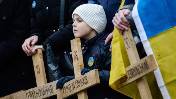 Tausende gedachten in Kiew der 100 Todesopfer auf dem Maidan.