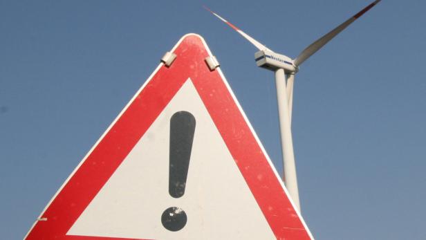 windrad vorsicht Dass das Burgenland so viel Strom produziert, wie im Land verbraucht wird, freut auch die Grünen, die Festtagskosten seien aber skandalös