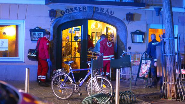 Einsatz von Polizei und Rettungskräften nach einer Messerstecherei im Gösser Bräu in Wels am 15. September.