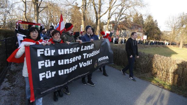 Aufmarsch der Pegida-Anhänger in Graz