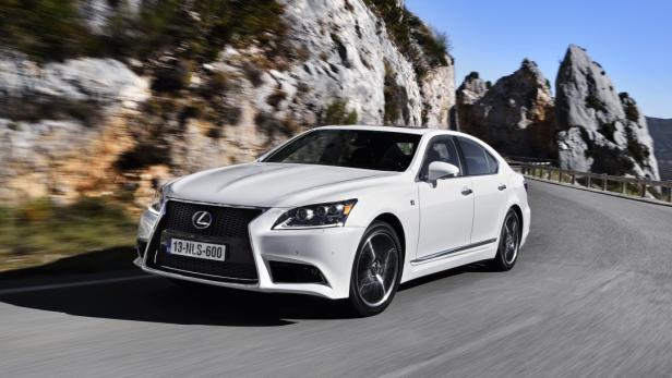 Lexus LS: Stilles Schweben