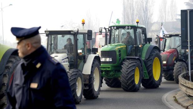 Landwirte protestieren ebenso wie Lkw-Fahrer und Arbeitslose