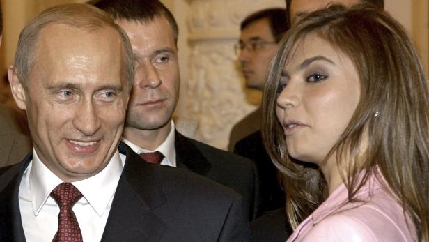 Wladimir Putin mit seiner angeblichen Geliebten Alina Kabajewa - hier eine Aufnahme aus dem Jahr 2004.