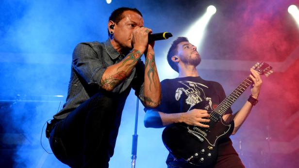 Chester Bennington (links) und Mike Shinoda von Linkin Park kommen zum FM4-Frequency